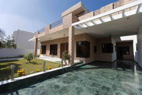 The Lawn House : 3BHK Furnished Villa with Lawn